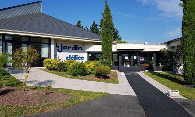Saint-Victor Hotel | Hotel Restaurant Le Jardin Délice