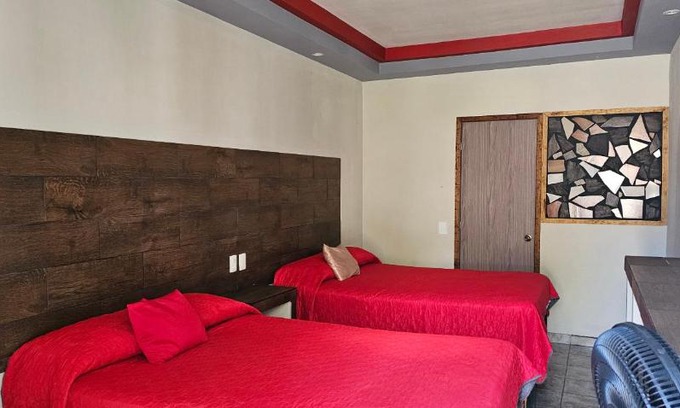 La Barca Hotel | HOTEL REVOLUCION
