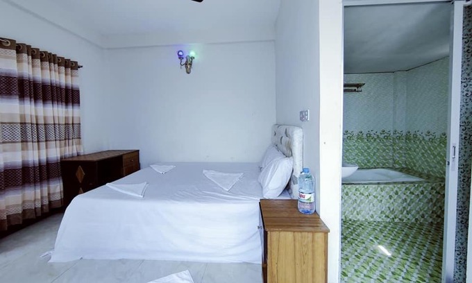 Saint Martin's Island Hotel | Hotel Royal Beach & Restaurant