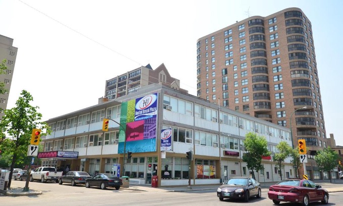 Downtown Winnipeg Hotel | Hotel Royal Plaza