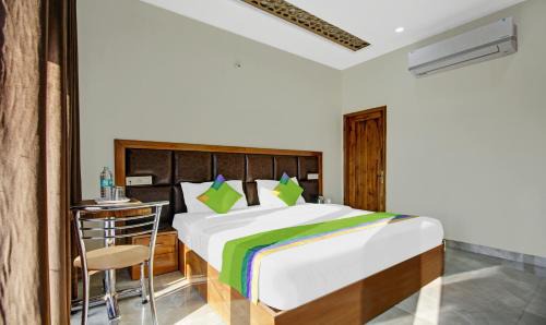 Dera Bassi Hotel | Hotel Royal Salute Near Paras Downtown Square Mall Chandigarh Zirakpur
