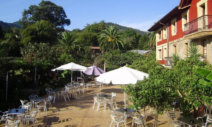 San Julian de Musques Hotel | Hotel Rural Las Palmeras Muskiz