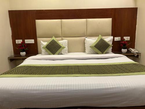 Old Delhi House | Hotel Sapphire - Walking distance from New Delhi Railway Station & Connaught Place