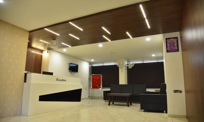 Dhuva Hotel | Hotel Savera Inn