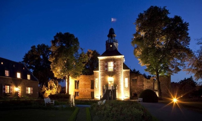 Weeze House | Hotel Schloss Hertefeld