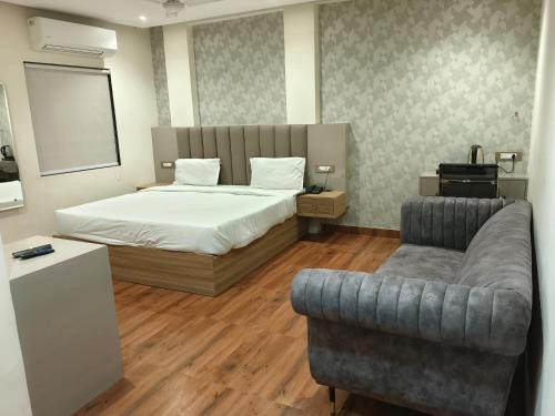 Charbagh Hotel | Hotel Sharma Regency