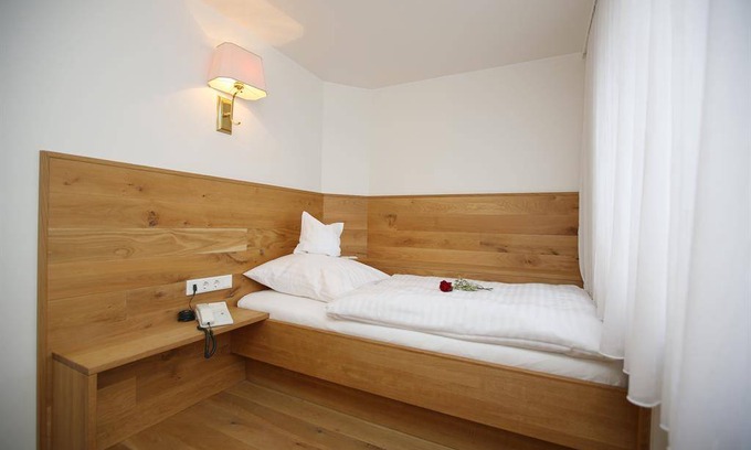 Montabaur Hotel | Hotel ∙ Single room, shower and bath, toilet, standard