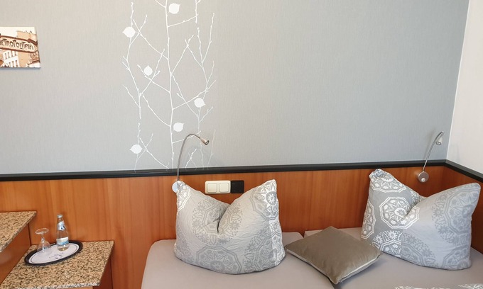 Maasdorf Hotel | Hotel Sonnenschein -Nur für Geschäftsreisende-