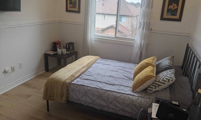 Guelph House | Hotel Style Bedroom and Bathroom