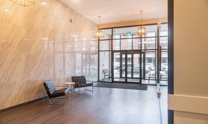South Newton Apartment | Hotel Style Condo 2 beds + Underground Parkingnn