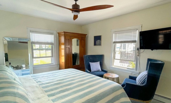 Beach Haven House | Hotel style room 300' from beach