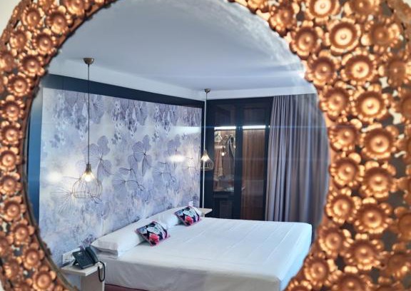 Villanueva de la Serena Hotel | Hotel Suites Moma Centro
