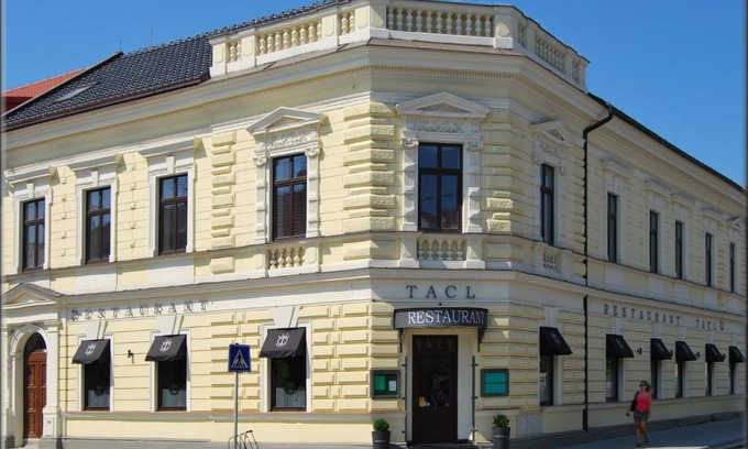 Holesov Hotel | Hotel Tacl