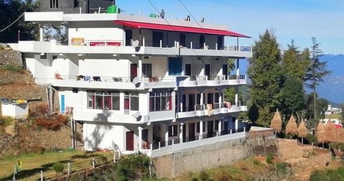 Khirsu Hotel | Hotel Taj Himalaya