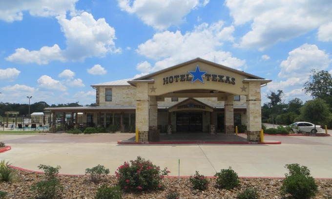 Hallettsville Hotel | Hotel Texas Hallettsville
