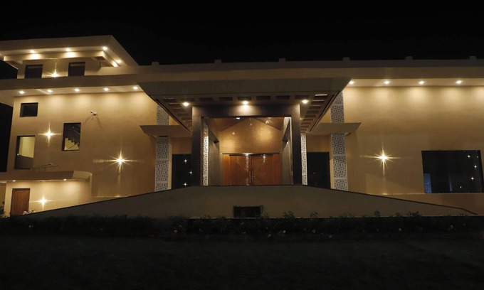Kannauj Hotel | Hotel V K Grand