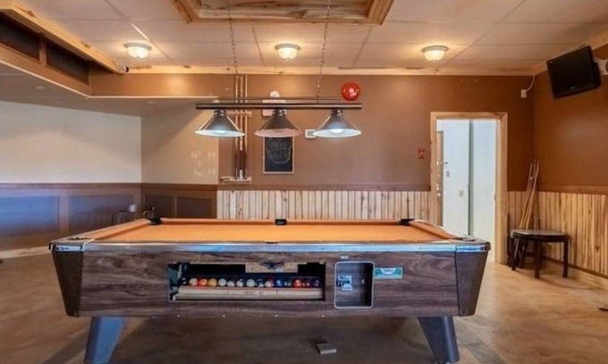 Logan Lake Hotel | Hotel Viewmont Residency Ltd.