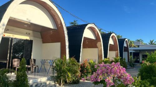 Sumbawa Hotel | Hotel Villa Beach Transit 2 & Whaleshark Tour