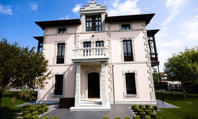 Naves Hotel | Hotel Villa Marrón