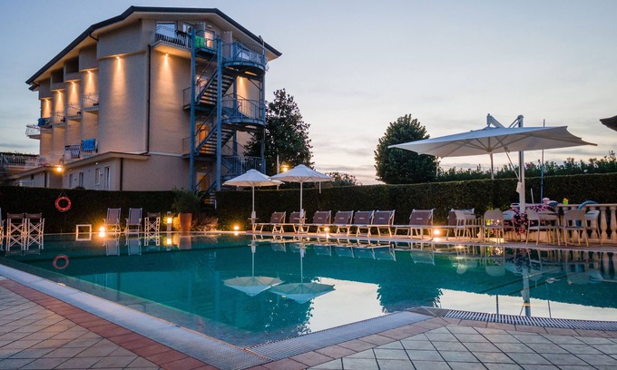 Marina di Massa Hotel | Hotel Villa Tiziana