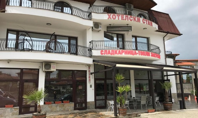 Dalgopo Hotel | Hotel White House