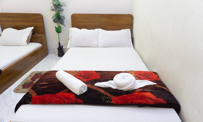Dhaka Hotel | Hotel White House International - Standard Family Room - Non AC