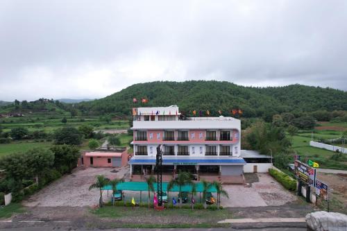 Ratanpur Hotel | Hotel White Lotus