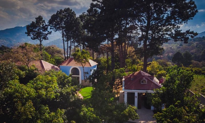 Santa Lucia Milpas Altas Hotel | HOTEL Y RESTAURANTE HACIENDA LOS VOLCANES