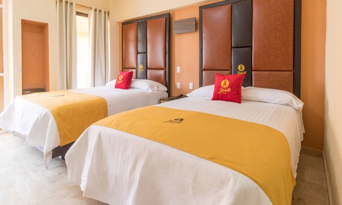 Jilotepec de Abasolo Hotel | Hotel Yahalis