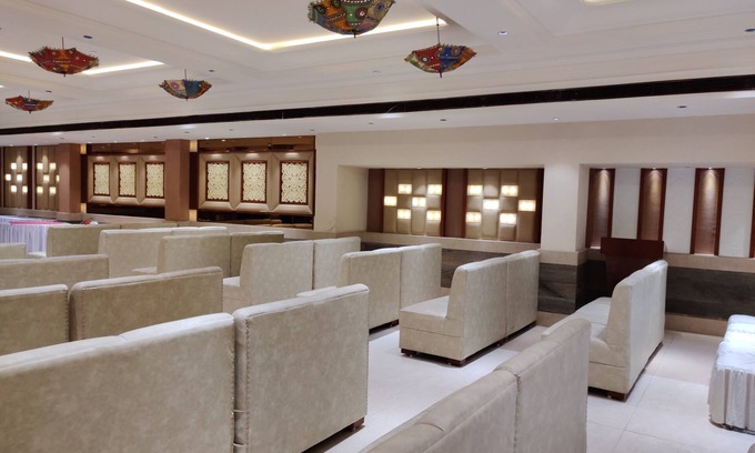 Jhansi Hotel | Hotel Yatrik