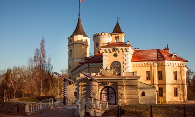 Pavlovsk Hotel | Hotel Zamok BIP