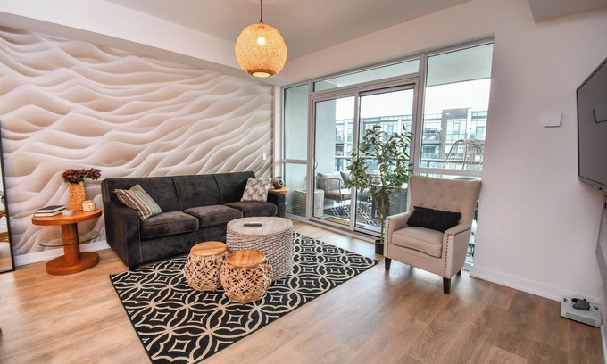 Innisfil Condo | *HotTub*Pool*FirePit*King Bed*