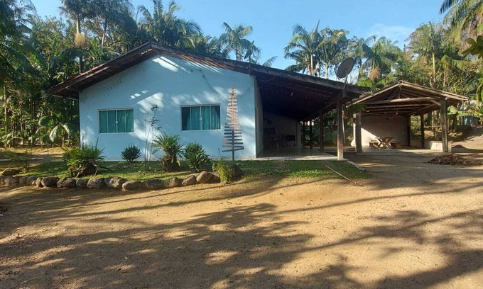 Guaratuba House | House facing the beautiful São João river, surrounded by nature.