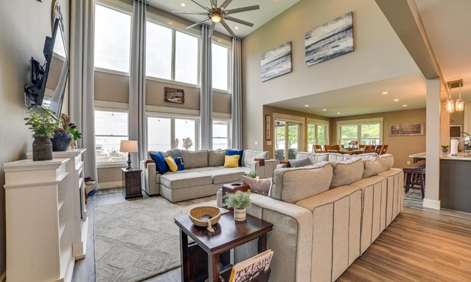 Houghton Lake House | Houghton Lake Home with Private Dock and Kayaks!