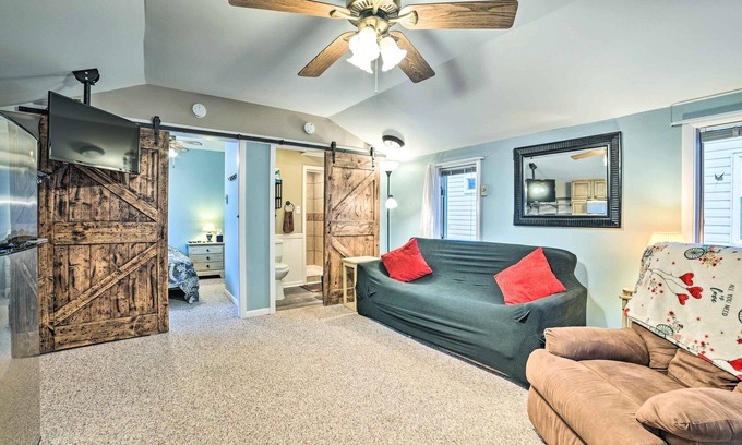 Houghton Lake Cottage | Houghton Lake Vacation Rental - Walk to Water!
