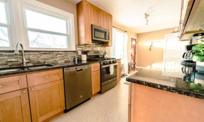 Englewood House | Hound Haven! Cozy Denver Getaway next to Dog Park!