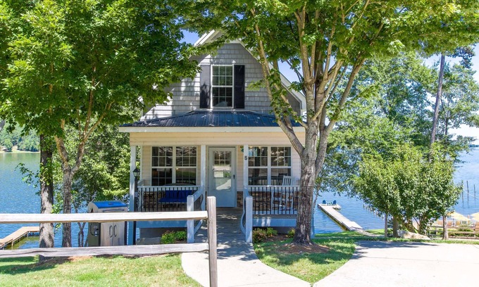 Leesburg House | House #05 Reel'M Inn (No Pets) Private Pier