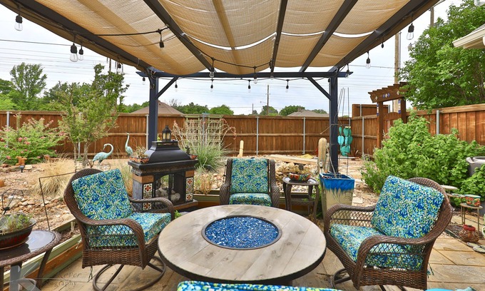 Abilene House | House 1 mile from ACU with outside gazebo