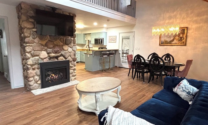 Honey Creek House | House - 1 minute to Alpine Valley Ski Hill. 5 acres with fireplace
