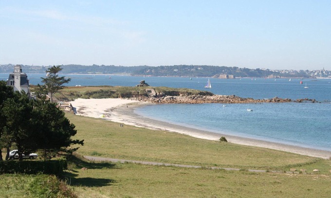 Plougasnou House | house 150 m from the sea and the GR34 coastal path in plougasnou