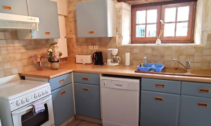 Ternant Apartment | House 2 sleeps 8 3 bedrooms 1 bathroom
