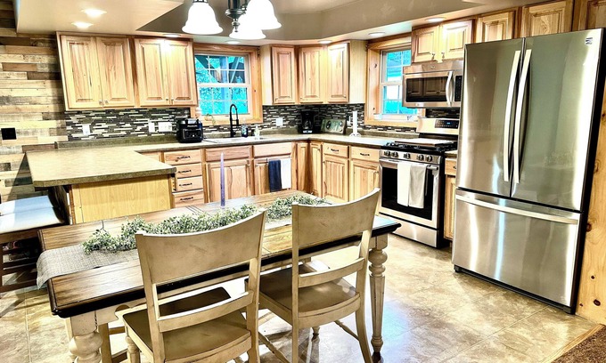 St. Marys House | House 20 Minutes from Elk Viewing and 5 Minutes from Local Restaurants!