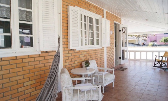 Ponta do Papagaio House | House 220 meters from the beach, super airy and quiet, with barbecue area