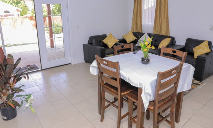 Green Valley Ranch House | House 2BR,1BA,Sleeps 6