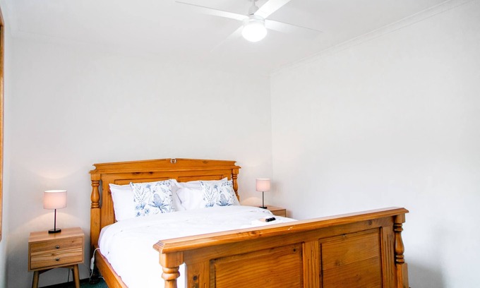 Golden Square House | House 3 BR with parking, Close to hospital 2.2km Red Energy Arena Bendigo 1.6 km