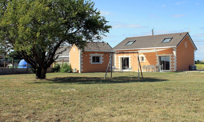 Saint-Jean-de-Sauves House | House 35 minutes from Futuroscope