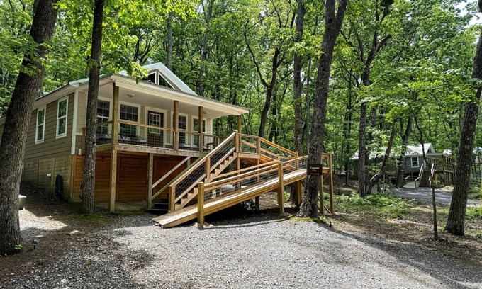 Fort Payne House | House ∙ 4 bedrooms ∙ 12 guests