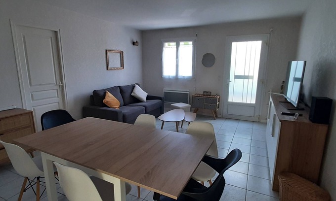 Saint-Vincent-sur-Jard House | House 55m2 & terrace 1.5 Km from the beach