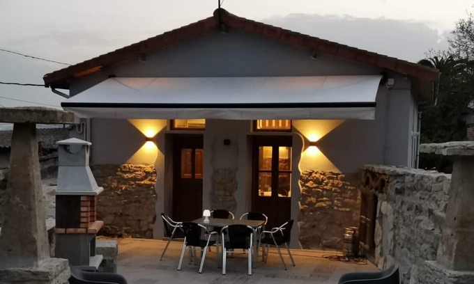 Sandiche House | House 6/7 people for full rental. two outdoor areas with barbecue
