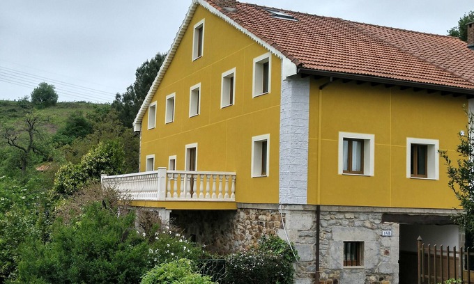 Guarnizo House | House 9 km from Santander and 6 km from Cabárceno: Casa Los Mozos